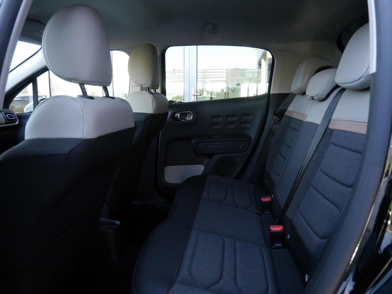 Citroen C3 1.2 PureTech Feel Edition Two-Tone | Achteruitrijcamera | Navigatie | Elektrische ramen | Lichtmetalen velgen | Cruise control | Mistlampen | Android auto | Apple carplay