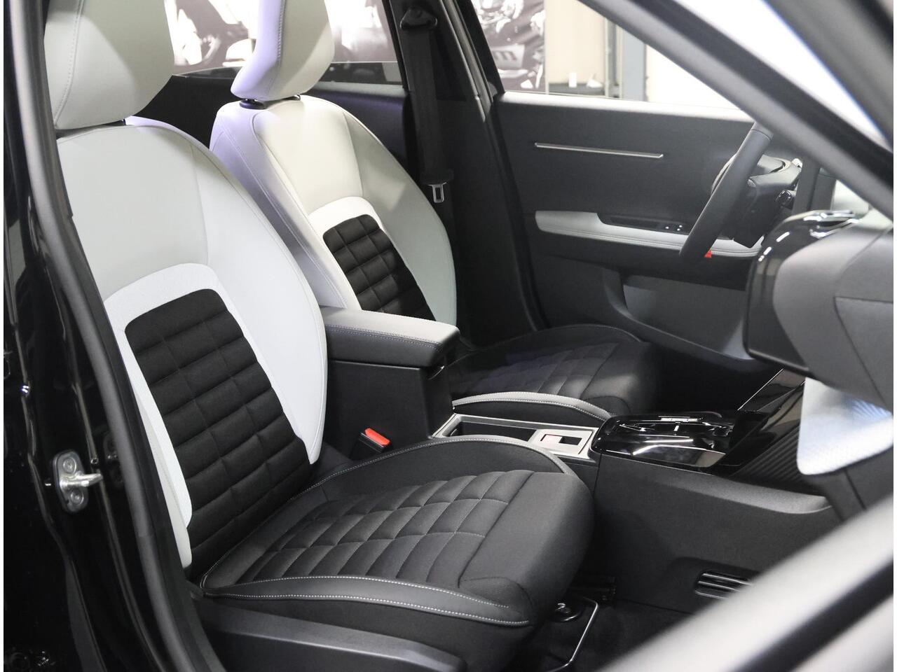 Citroen C3 Ë-C3 Aircross Max 113pk Comfort Range 44 kWh | Navigatie | ClimateControl | Camera | AppleCarPlay/AndroidAuto | CruiseControl | Comfortstoelen |