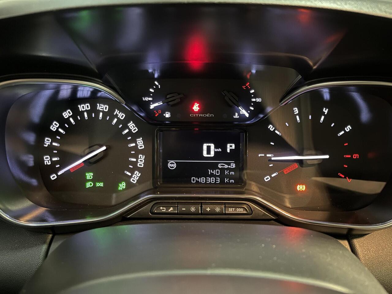 Citroen C3 Aircross 1.2 PureTech Shine 16"/Camera/Keyless/Head-up/Dodehoek/Grip Control/Navigatie/Apple Carplay & Android Auto/Climate/Cruise/PDC v+a