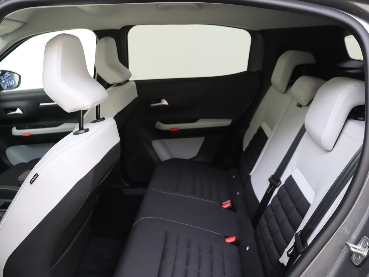 Citroen C3 Aircross 1.2 Hybrid 136 Max | Comfortstoelen | 17 inch lichtmetalen velgen | Achteruitrijcamera | DEMO