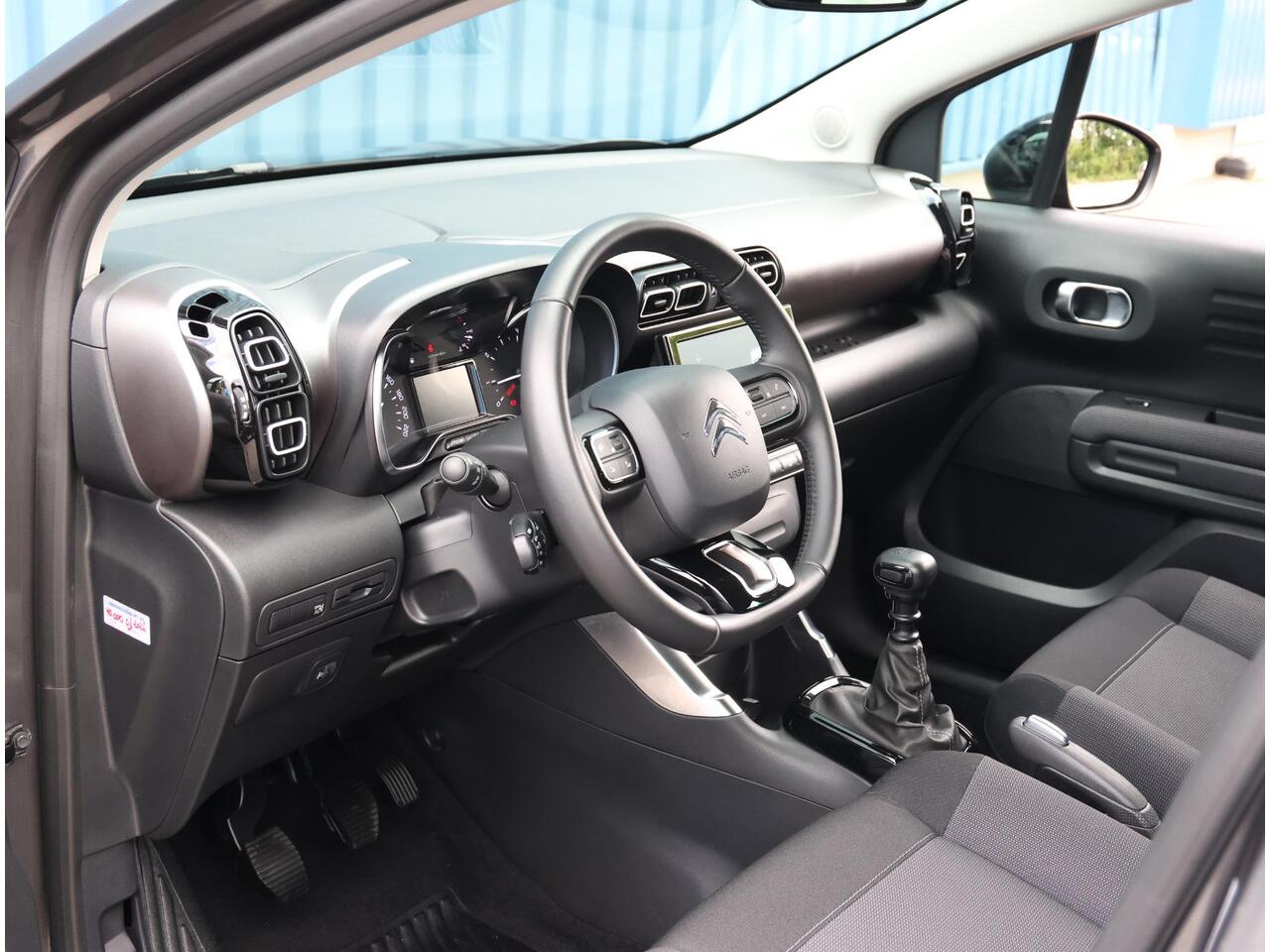 Citroen C3 Aircross 1.2 110PK Max | AppleCarplay/AndroidAuto | Climate Control | Cruise Control | Bluetooth | Navigatie | FULL LED | Keyless | Lederen Stuurwiel | Isofix | Privacy Glass |