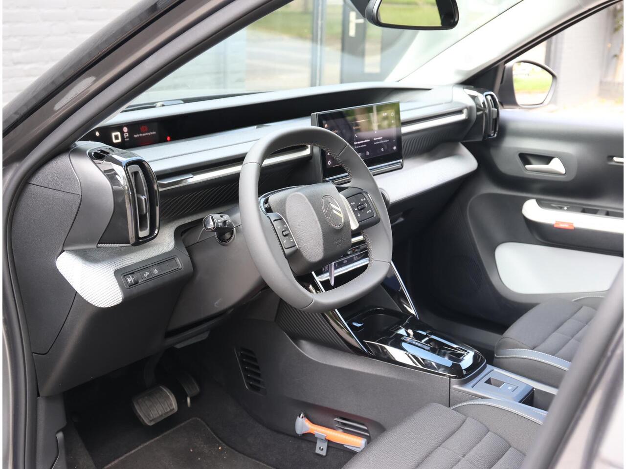 Citroen C3 Aircross 1.2 Hybrid 145PK Max | AppleCarPlay/AndroidAuto | Climate Control | Cruise Control | Camera | FULL LED | Navigatie | LMV | Parkeersensoren | Privacy Glass | Isofix | Two-Tone |