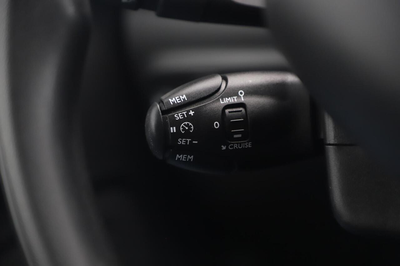 Citroen C3 1.2 PureTech Feel Carplay Android Navigatie Climate Cruise Control Rijstrooksensor All Season Banden!