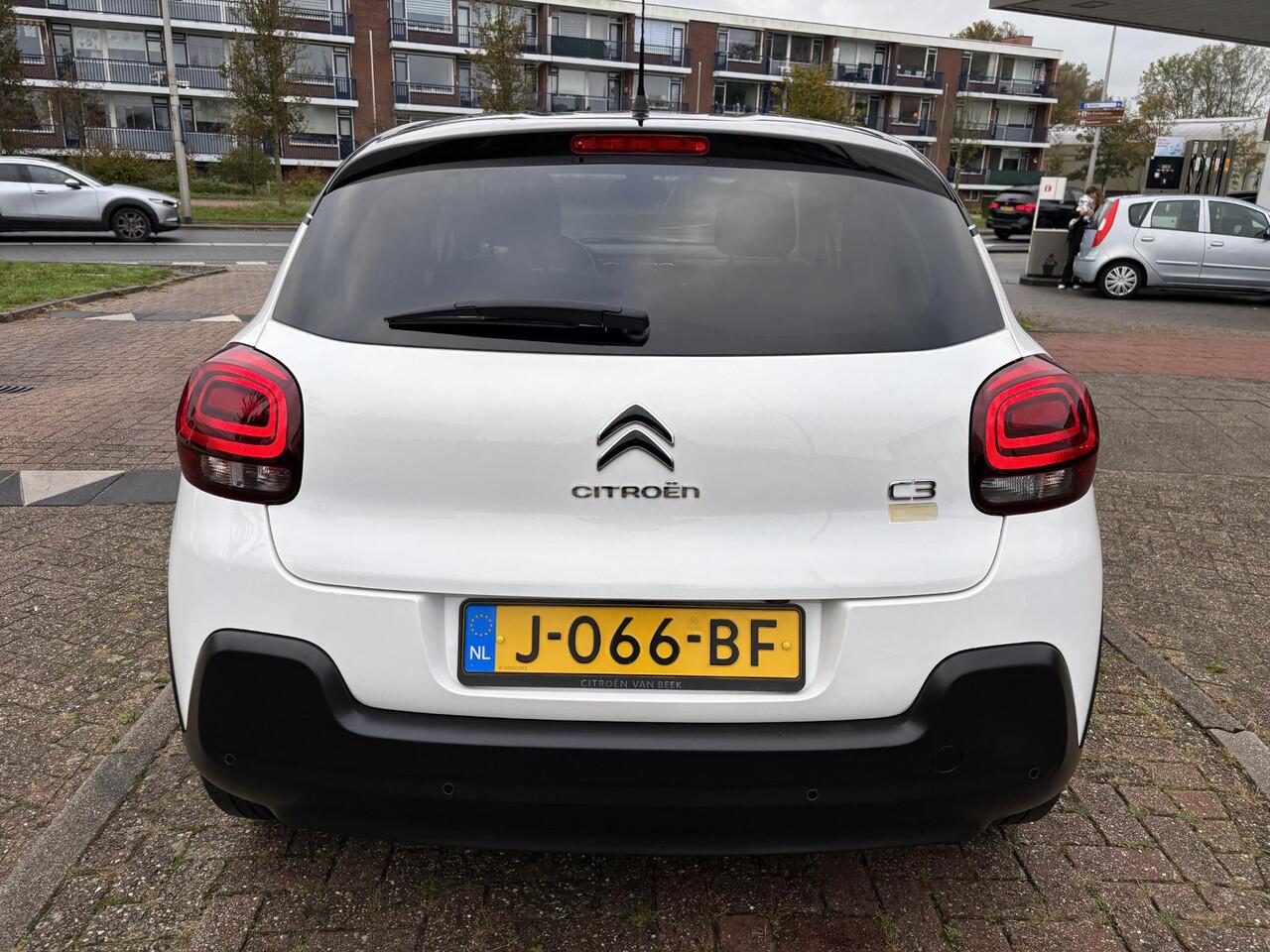 Citroen C3 1.2 PureTech Shine / ALL-IN RIJKLAARPRIJS /Apple Carplay/Duo-Tone/17"Velgen/Navi/Camera