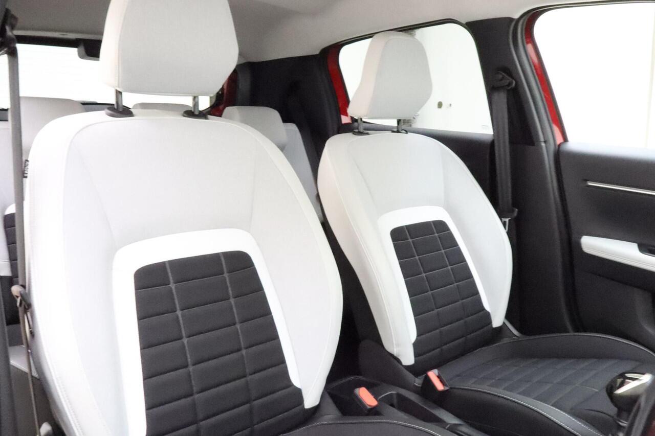 Citroen C3 1.2 Turbo 100pk Max | Navigatie | Climate control | Camera | Lichtmetalen velgen | Extra getint glas | Dakrails | Parkeersensoren | DAB radio