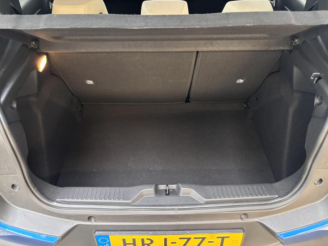 Citroen C3 Max 1.2 Hybrid 110pk e-DCS6 | VERHOOGDE INSTAP | TWO-TONE! | NAVI | CAMERA | CLIMA | ISOFIX | LM-VELGEN |