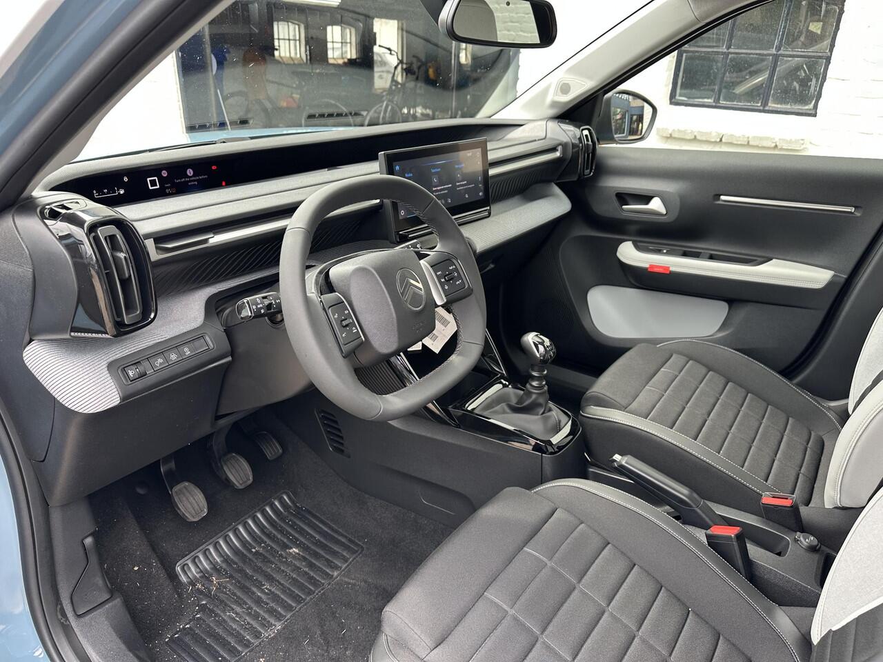 Citroen C3 1.2 Turbo 100 PK Max | ¤ 2.000 VOORRAAD VOORDEEL | Nieuwe Auto | Navigatie | Parkeer Camera + Sensoren achterzijde | Lichtmetalen Velgen| Hoge zitpositie | LED Verlichting | Contrastkleur Dak | Climate control | Cruise control | DAB+ Radio |