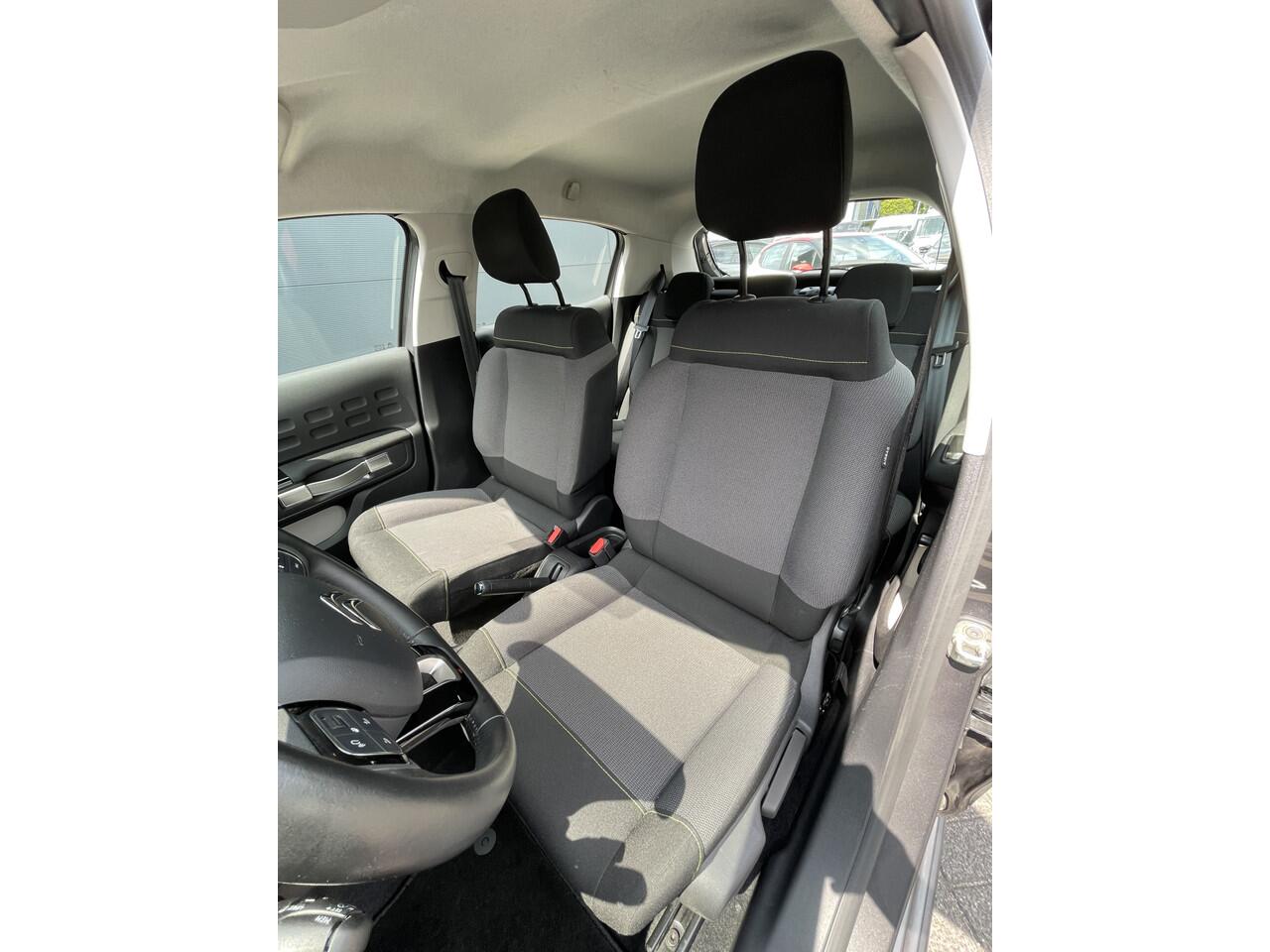 Citroen C3 82pk Shine (Camera - Navigatie - Automatische Airco - Apple Carplay - LED - Lichtmetalen velgen)