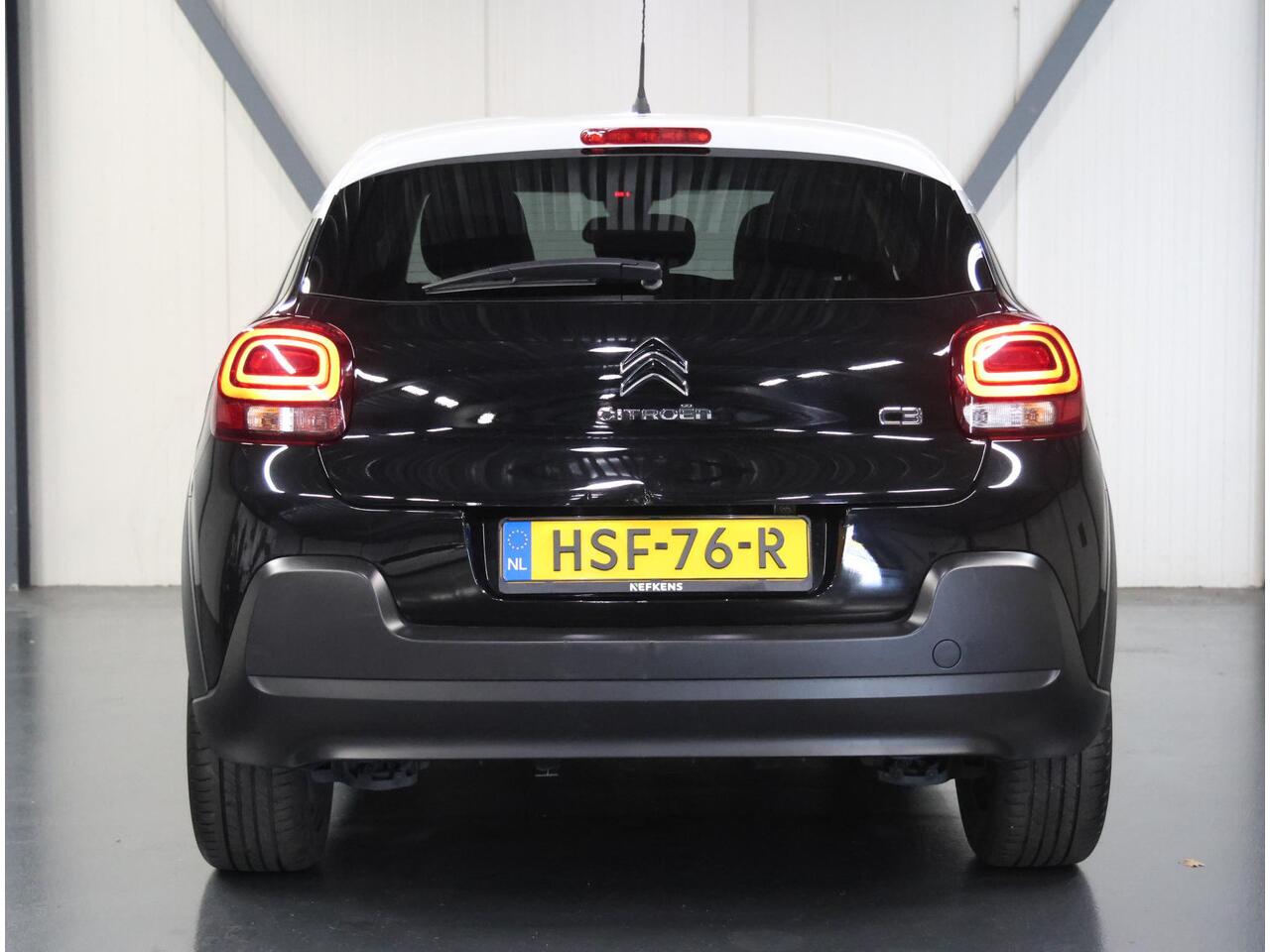 Citroen C3 110PK Feel Edition | 1ste eigenaar | AUTOMAAT | AppleCarplay/AndroidAuto | Armsteun | Camera | Cruise Control | Climate Control | StoelVerwarming | Navigatie | Isofix | Privacy Glass | Two-Tone |