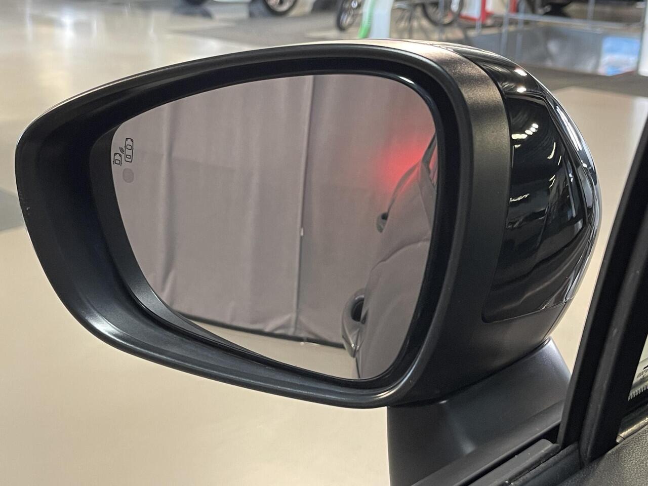 Citroen C3 Aircross 1.2 PureTech Shine 16"/Camera/Keyless/Head-up/Dodehoek/Grip Control/Navigatie/Apple Carplay & Android Auto/Climate/Cruise/PDC v+a