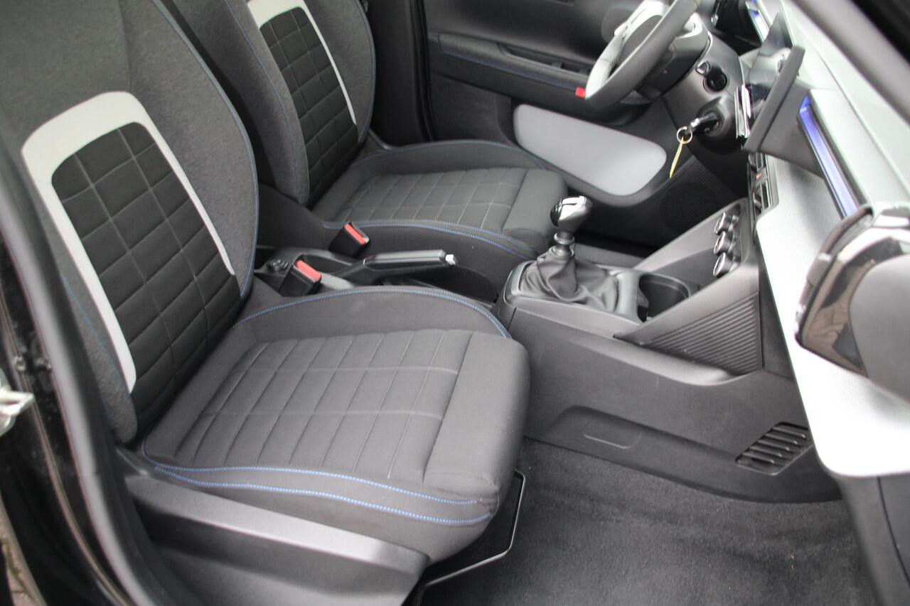 Citroen C3 1.2 Turbo 100pk Plus Airco Cruise Carplay Black Edition Hoge instap! Nieuwstaat