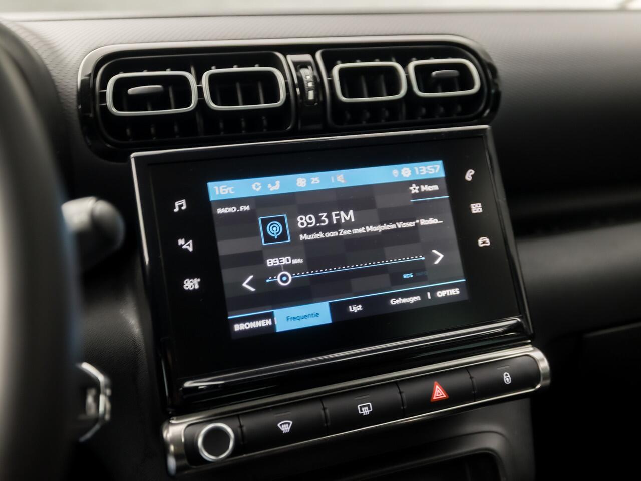 Citroen C3 Aircross 1.2 PureTech Max Sport (APPLE CARPLAY, GROOT NAVI, CRUISE, GETINT GLAS, SPORTSTOELEN, LM VELGEN, PARKEERSENSOREN, NIEUWSTAAT)