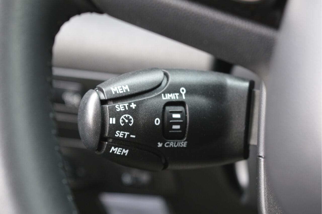 Citroen C3 Aircross 1.2 PureTech Shine | Pano/schuifdak/Headup/Carplay/aut. Airco | Met 12 maanden Bovag garantie!