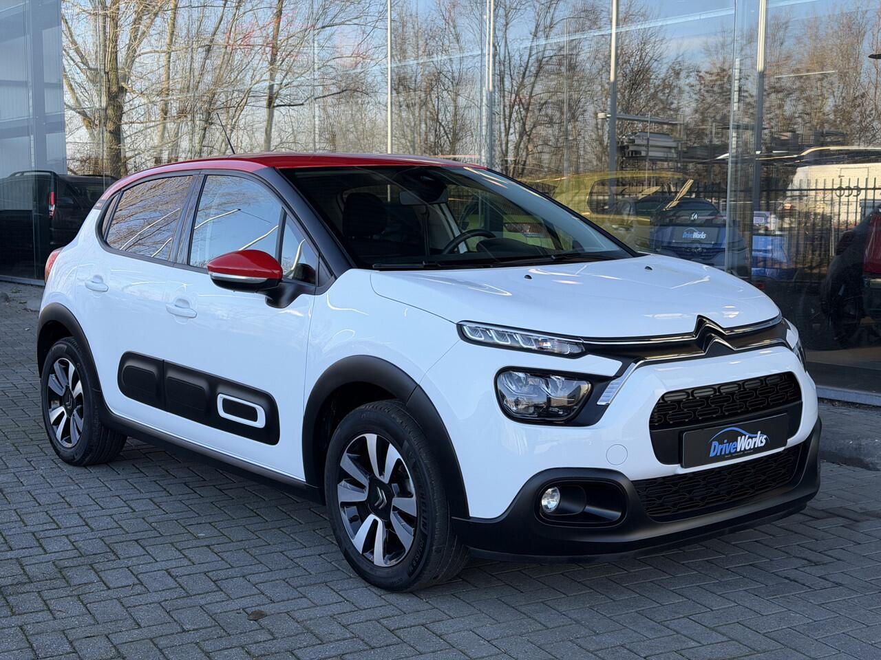 Citroen C3 1.2 PureTech SHINE | Automaat | Carplay | PDC | Weinig kilometers Interesse, Proefrit? Bel of app met: 06-24 28 28 42