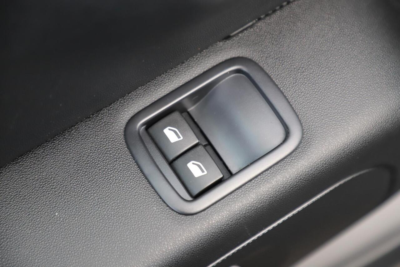 Citroen C3 1.2 PureTech Feel Navigatie Carplay Android Clima Cruise Parkeersensor Rijstrooksensor All-Season Banden!