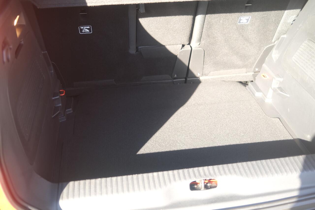 Citroen C3 Aircross PT 130 Automaat-6 Shine Navi | HUD | Camera | Parkeersensoren v+a