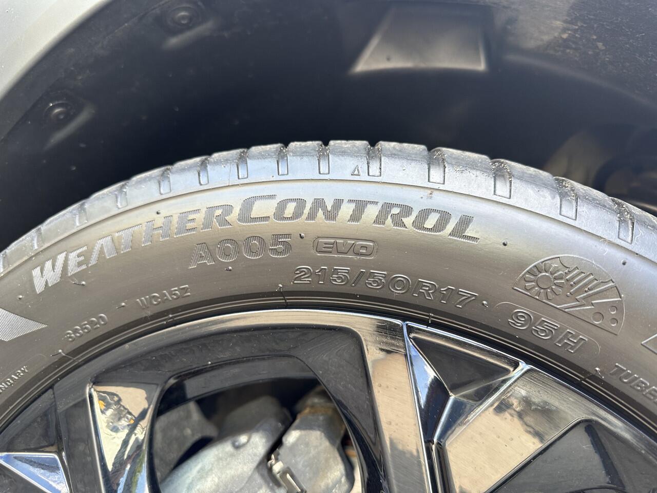 Citroen C3 Aircross 110pk Max (Camera - 17"- Keyless Entry - Automatische Airco - Navigatie - Apple Carplay - Grip Controle)