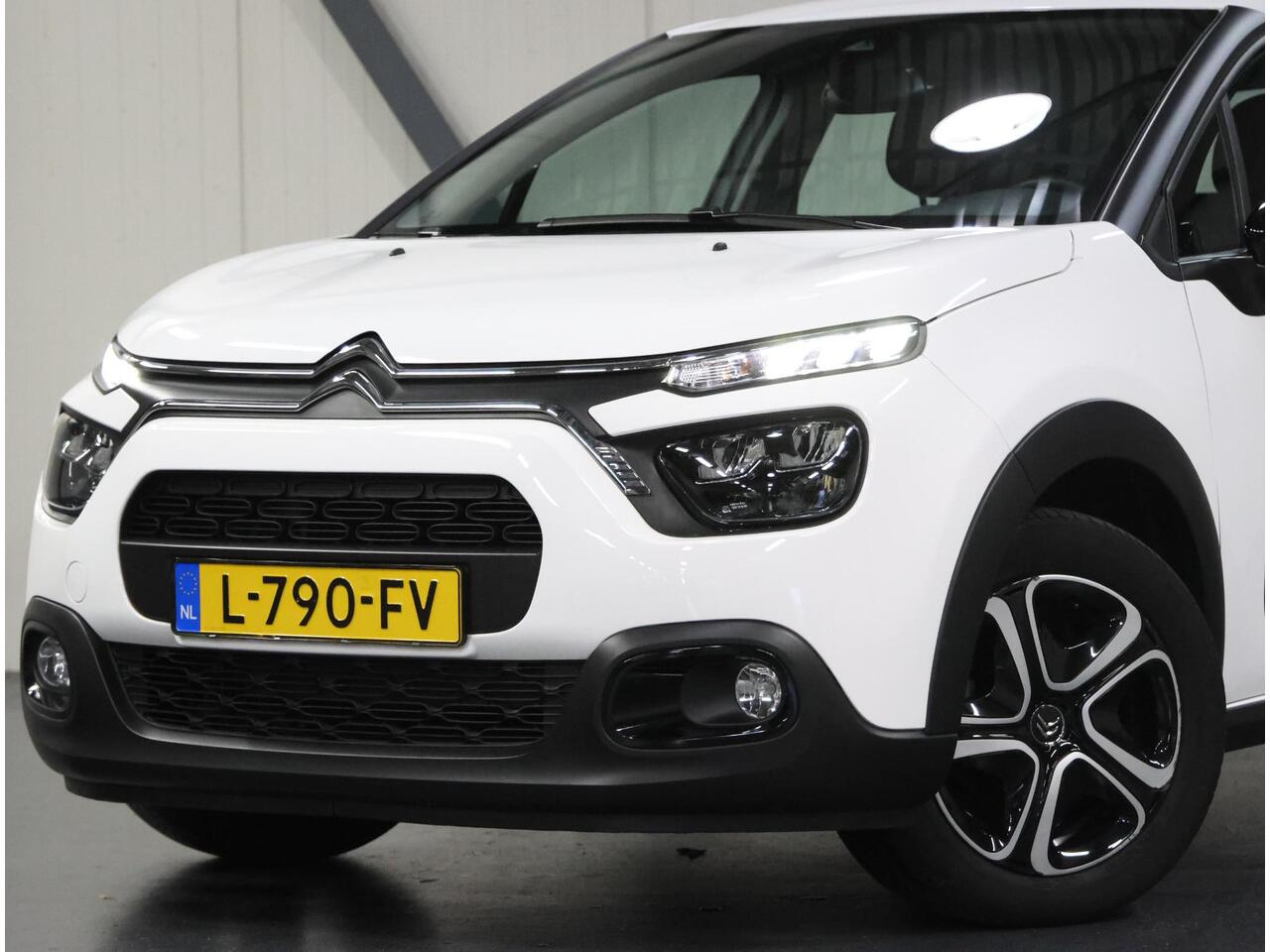 Citroen C3 Feel 110PK | 1ste eigenaar | AppleCarplay/Android Auto | Climate Control | Navigatie | Cruise Control | Parkeersensoren Achter | LED | DAB Radio |