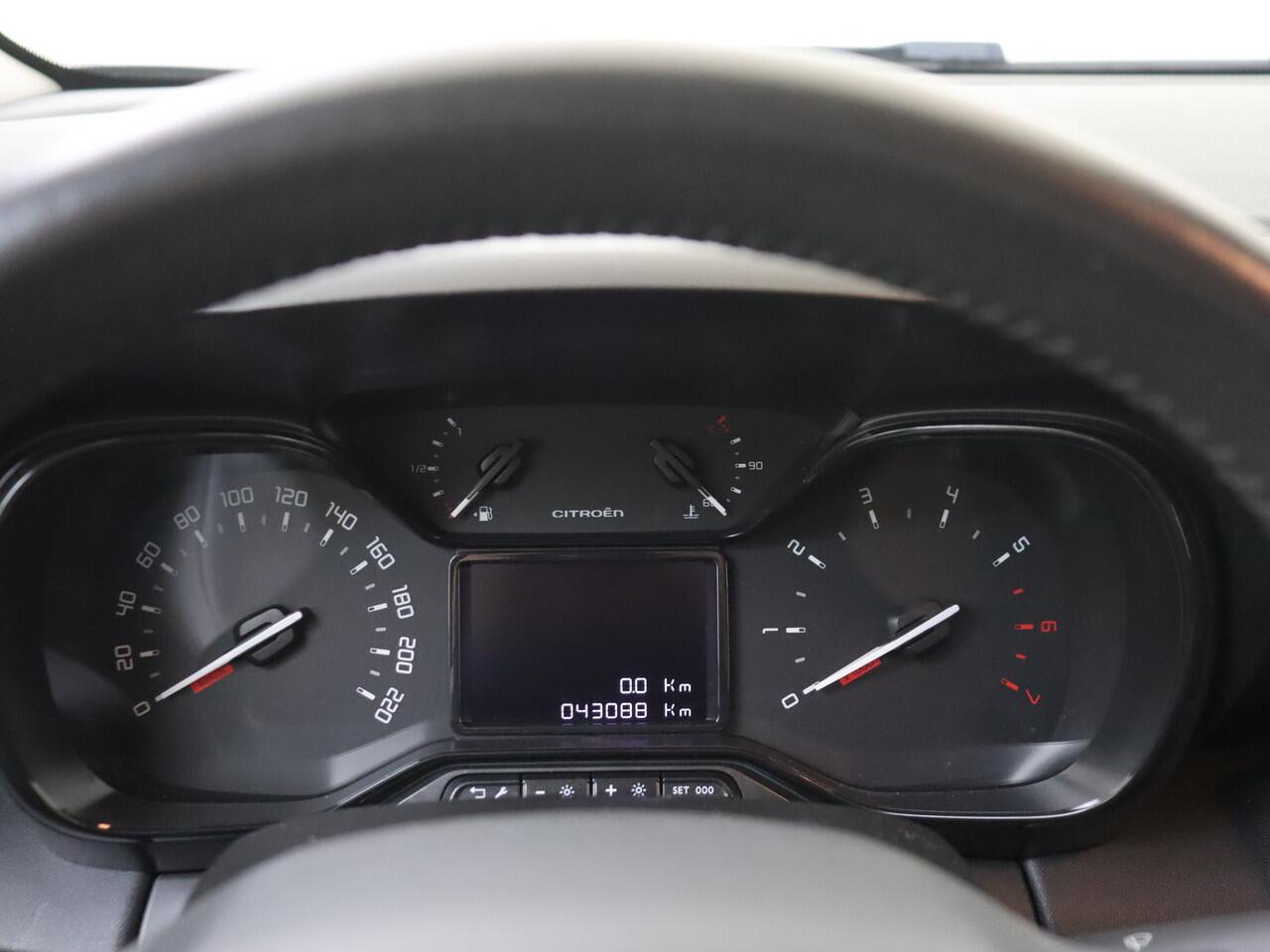 Citroen C3 Aircross 1.2 PureTech C-Series | Donker getint glas achter | Cruise control | Lederen stuur |