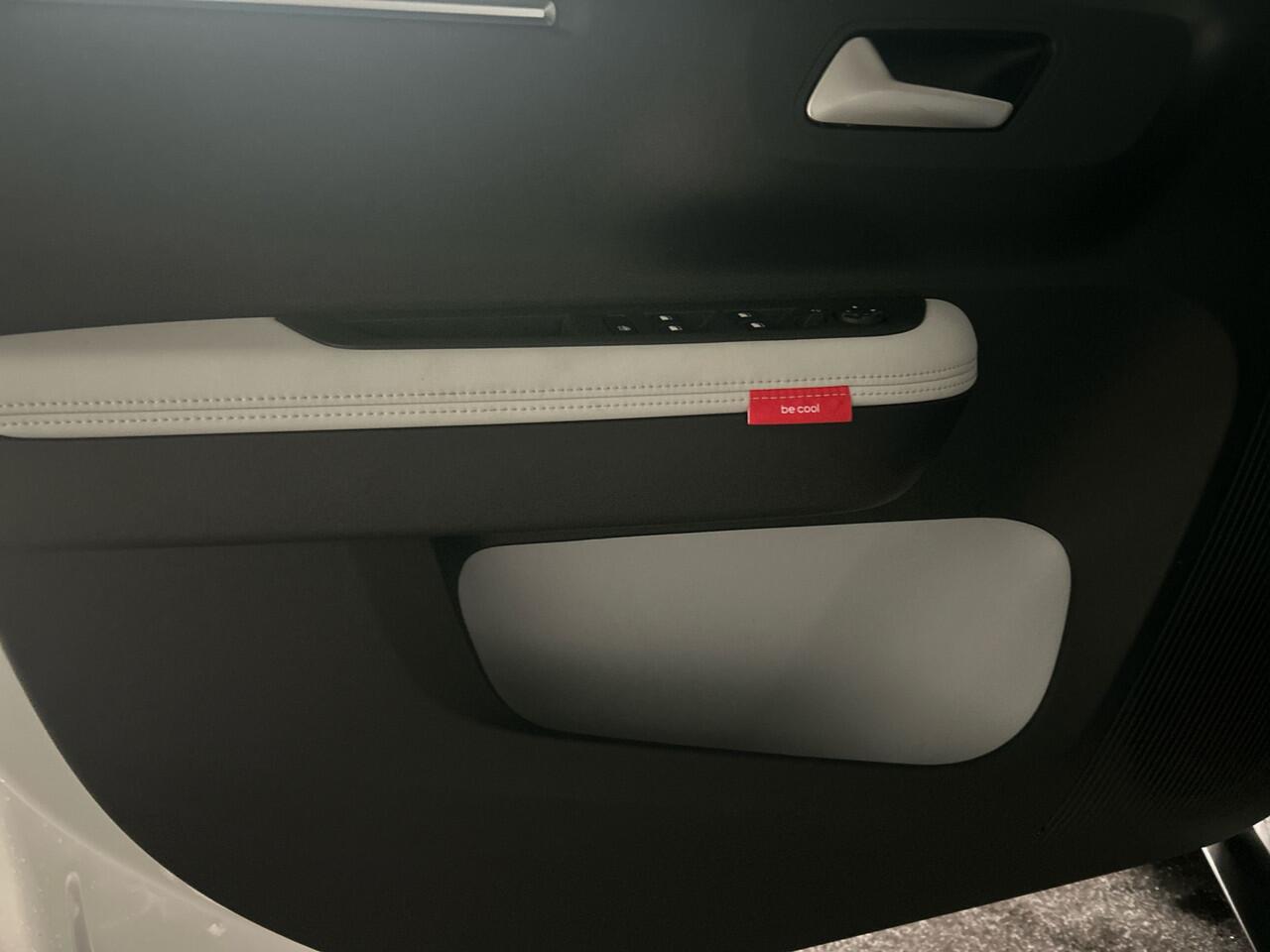 Citroen C3 Ë-C3 Max 44 kWh | Zwart dak | Winterpakket | vanuit voorraad Rijklaar | Topaanbieding!