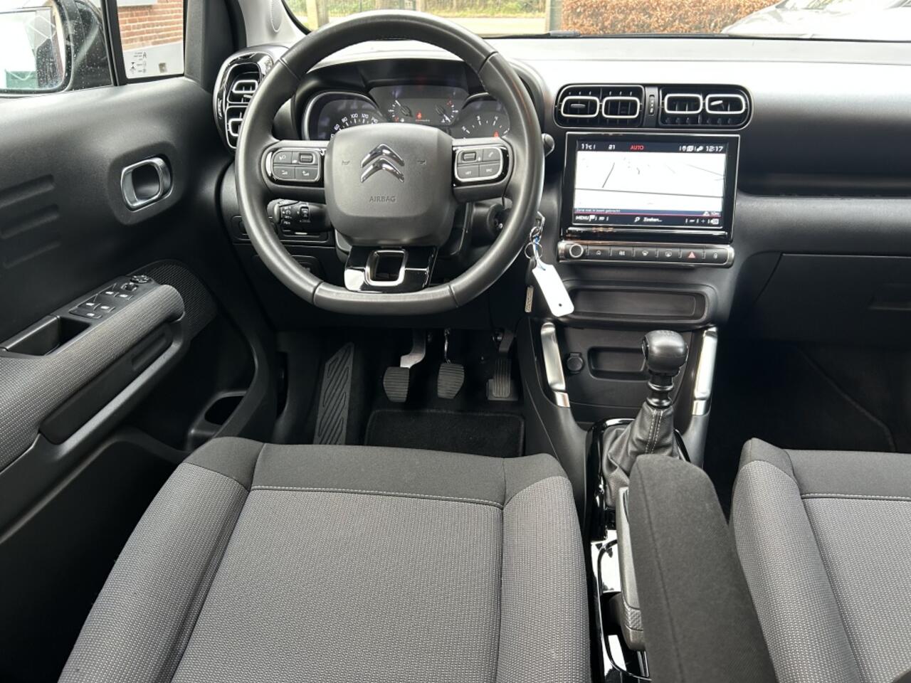 Citroen C3 Aircross 1.2 110pk Shine Navi, Carplay, LMV, Stoelverw.