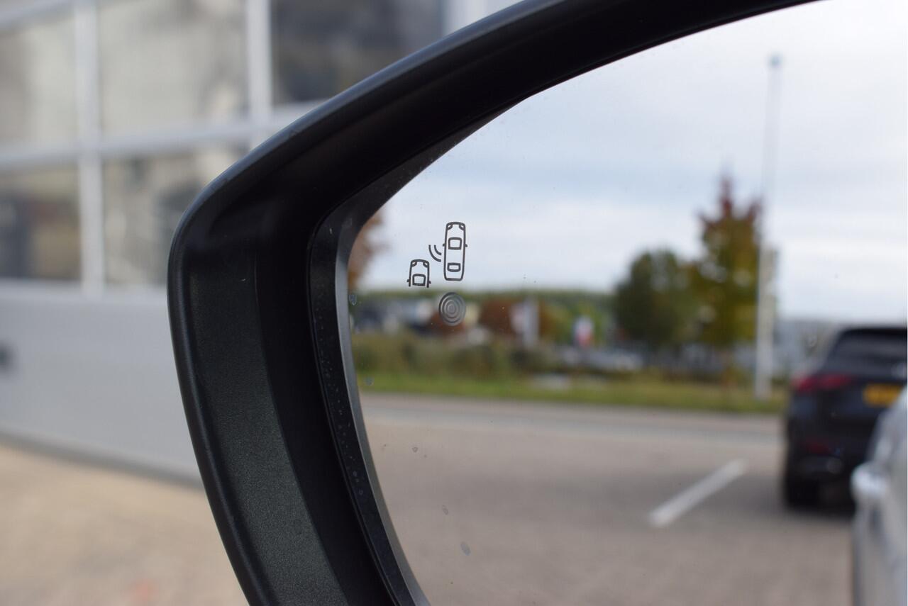 Citroen C3 1.2 PureTech Shine | Camera | Trekhaak | Stoelverwarming