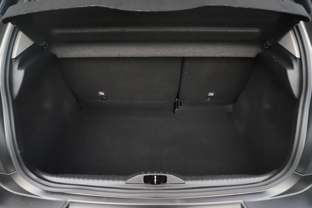 Citroen C3 1.2 PureTech C-Series Two Tone Navigatie Carplay Android Clima Cruise Parkeersensor