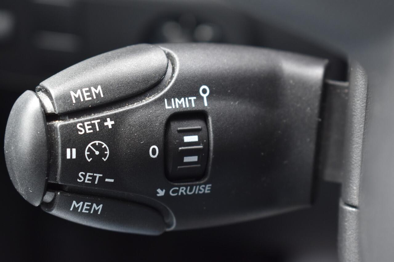 Citroen C3 PureTech 110 Shine. | Airco | Parkeerhulp | Apple carplay | Trekhaak | Camera achter |