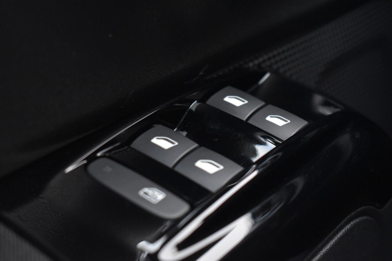 Citroen C3 PureTech 110 Shine | Navigatie | Keyless | Airco | Camera achter | Dode hoek detectie |