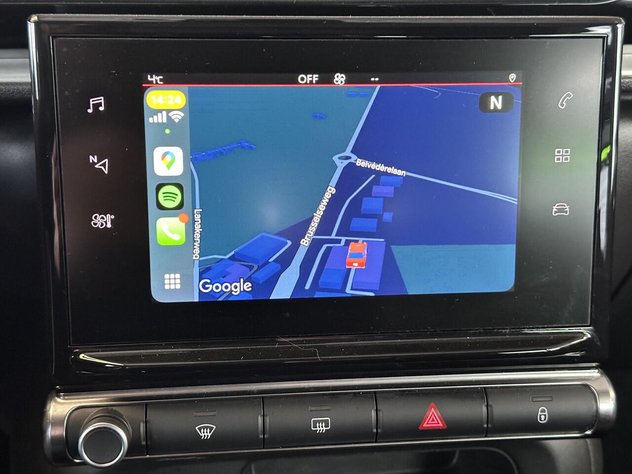 Citroen C3 1.2 PureTech SHINE | Automaat | Carplay | PDC | Weinig kilometers Interesse, Proefrit? Bel of app met: 06-24 28 28 42