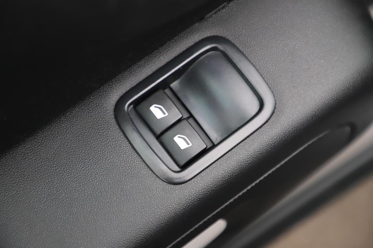 Citroen C3 1.2 PureTech Feel Carplay Android Navigatie Climate Cruise Control Rijstrooksensor All Season Banden!