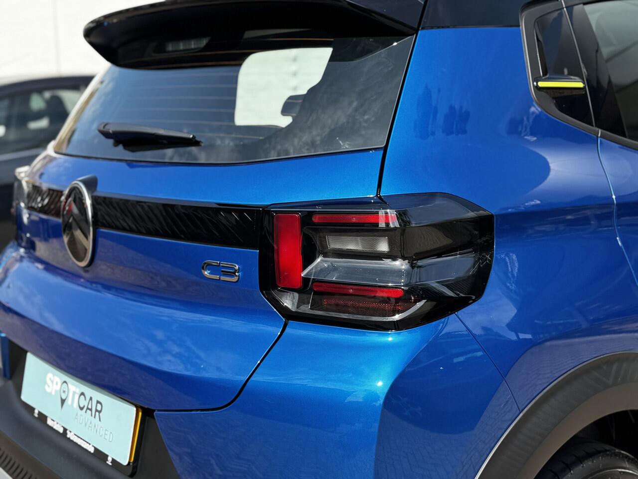 Citroen C3 1.2 Turbo 100 Plus Carplay/Android Auto | 2-Tone | Parkeersensoren