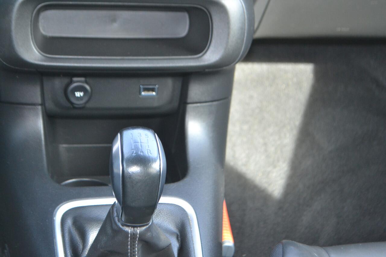 Citroen C3 1.2 PureTech Shine I NAVIGATIE I ACHTERUITRIJCAMERA I L.M. VELGEN I AMBIANCE WOOD I