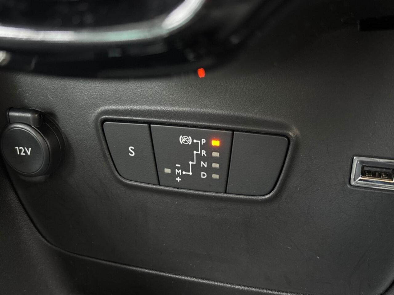 Citroen C3 1.2 PT SenS SHINE AUTOMAAT NAVI PDC CRUISECONTROL.