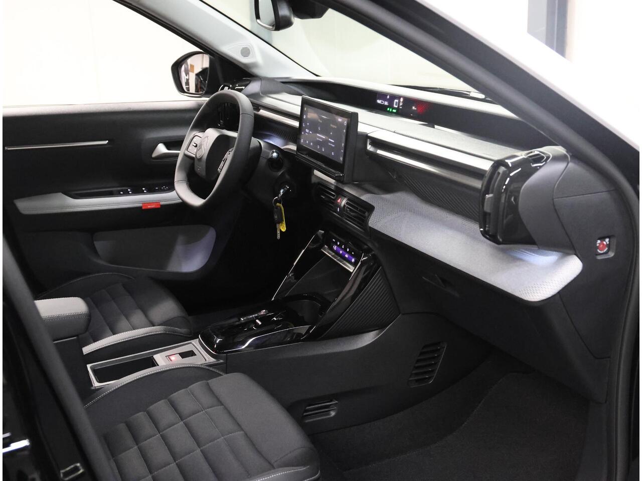 Citroen C3 Ë-C3 Aircross Max 113pk Comfort Range 44 kWh | Navigatie | ClimateControl | Camera | AppleCarPlay/AndroidAuto | CruiseControl | Comfortstoelen |