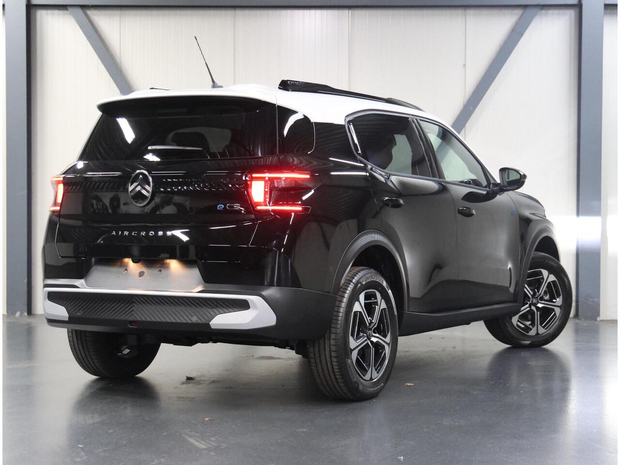 Citroen C3 Ë-C3 Aircross Max 113pk Comfort Range 44 kWh | Navigatie | ClimateControl | Camera | AppleCarPlay/AndroidAuto | CruiseControl | Comfortstoelen |