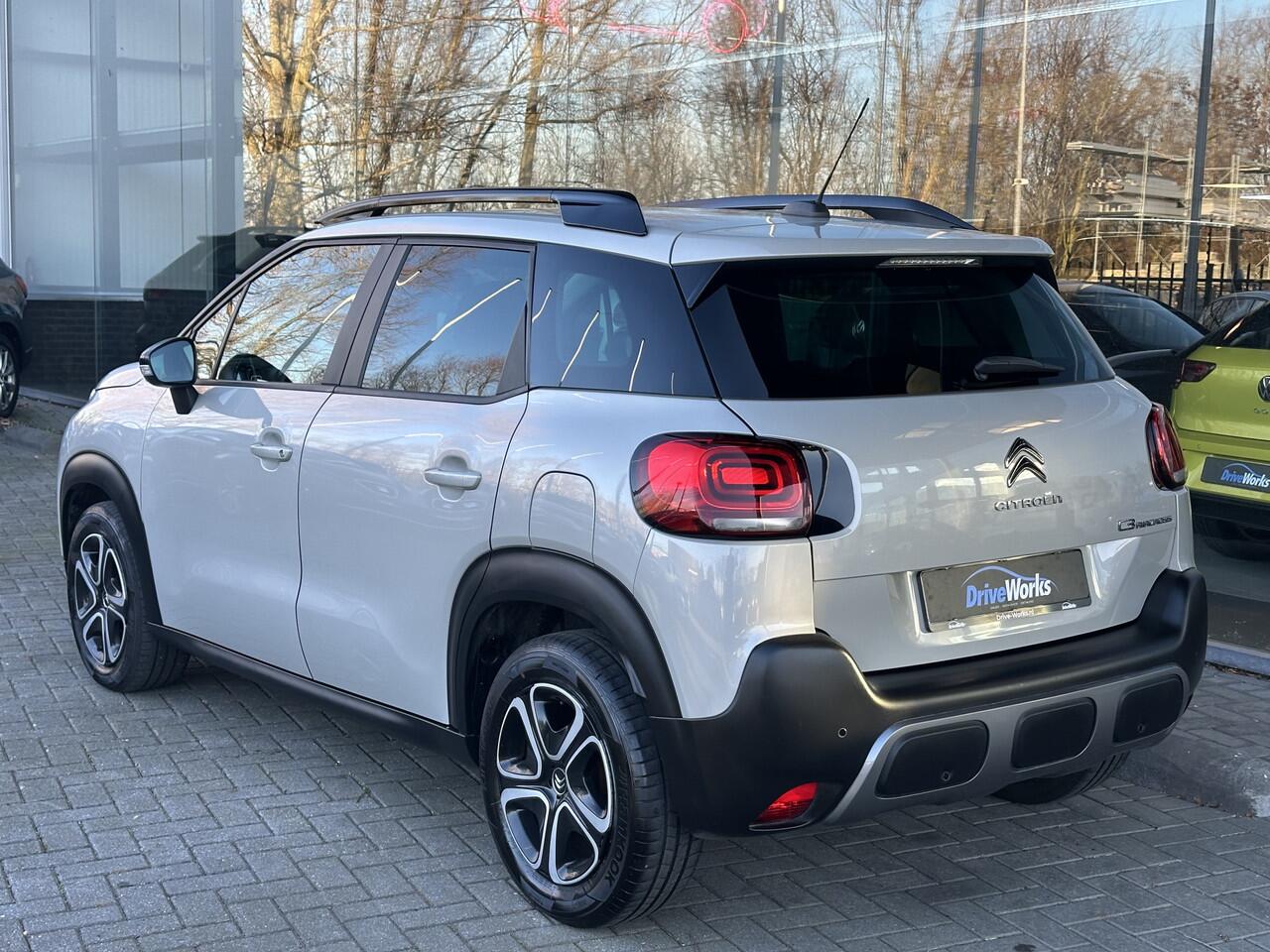 Citroen C3 Aircross 1.2 PureTech S&S Shine | Carplay | PDC | Interesse, Proefrit? Bel of app met: 06-24 28 28 42