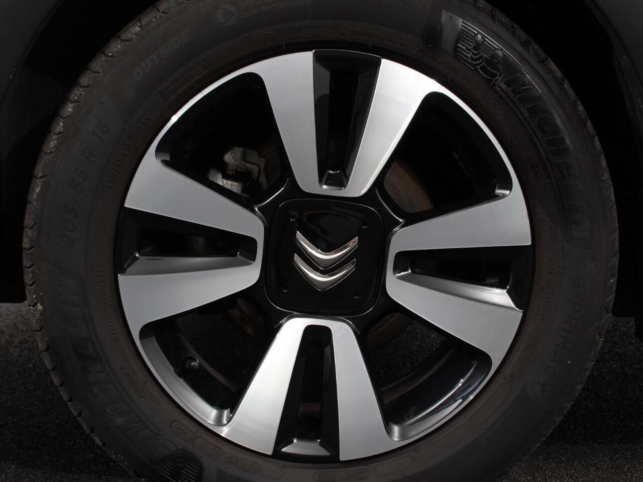 Citroen C3 1.2 PureTech Max Automaat Airco Navigatie d.m.v.Apple carplay / Android Auto Parksensoren Lichtmetalen Velgen