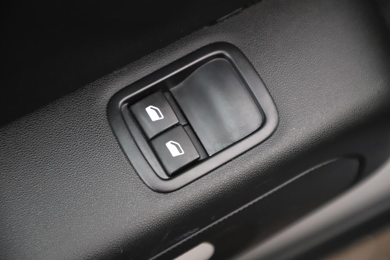 Citroen C3 1.2 PureTech Feel Navigatie Carplay Android Climate Cruise Control Rijstrooksensor Parkeersensor All-season banden!