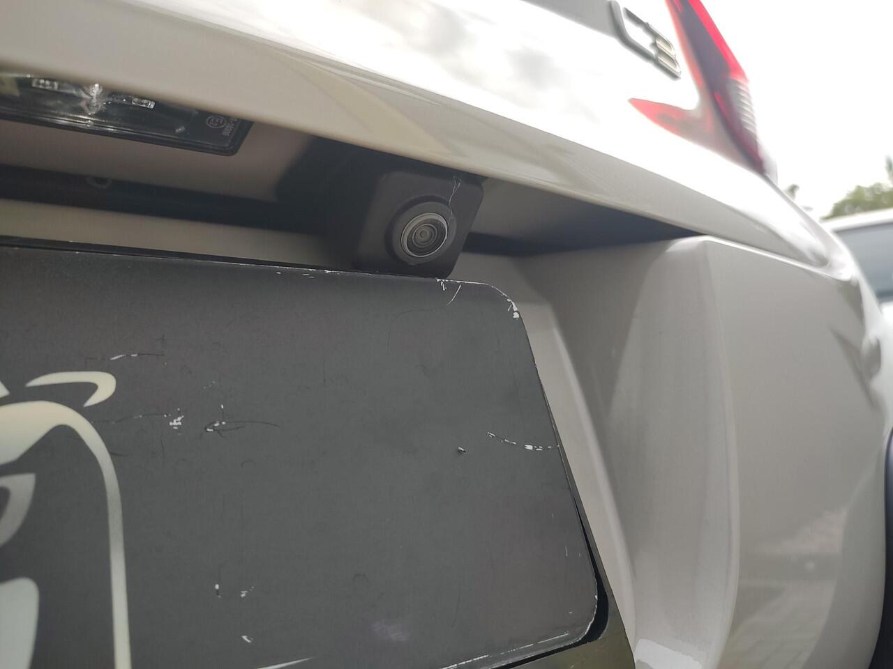 Citroen C3 1.2 PureTech Shine Nieuwe Distributie-Riem Exclusive Camera Navi-Carplay Luxe Bekleding Bi-tone Cruise-Control