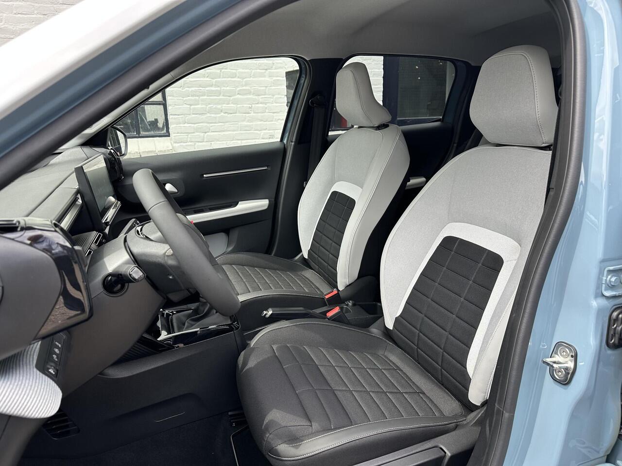 Citroen C3 1.2 Turbo 100 PK Max | ¤ 2.000 VOORRAAD VOORDEEL | Nieuwe Auto | Navigatie | Parkeer Camera + Sensoren achterzijde | Lichtmetalen Velgen| Hoge zitpositie | LED Verlichting | Contrastkleur Dak | Climate control | Cruise control | DAB+ Radio |