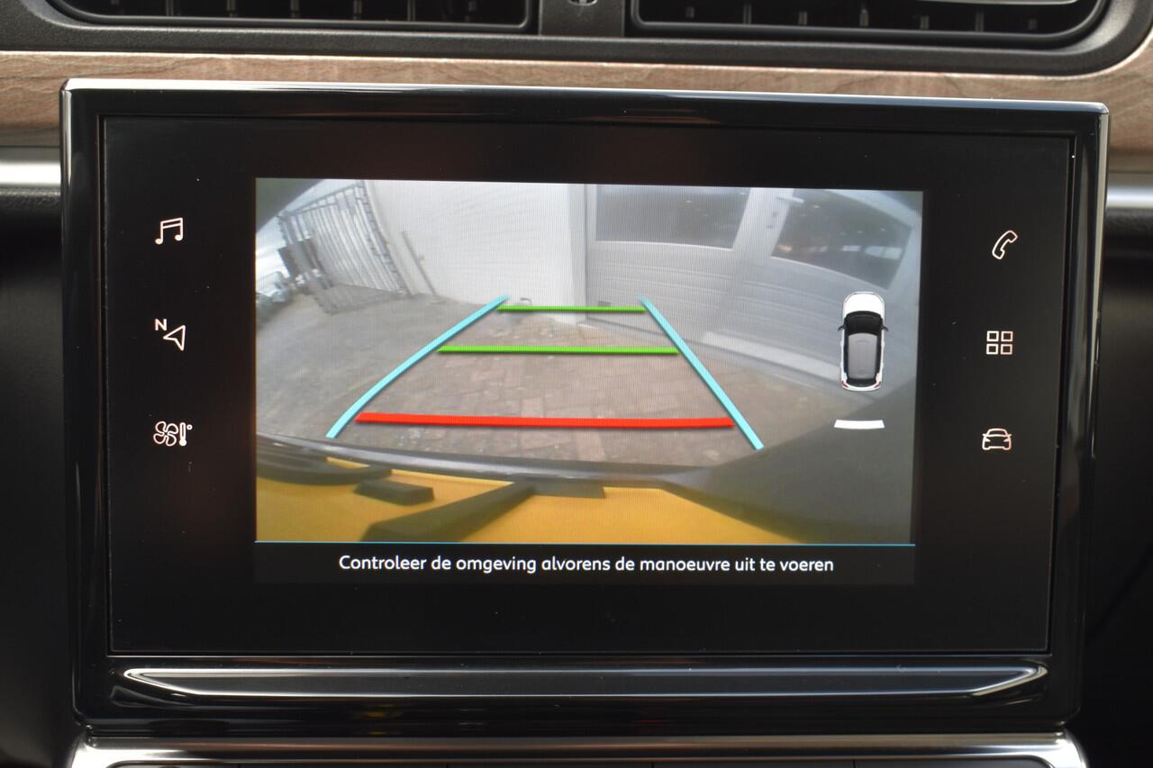 Citroen C3 PureTech Shine .| Airco | Parkeerhulp | Apple carplay | Trekhaak |