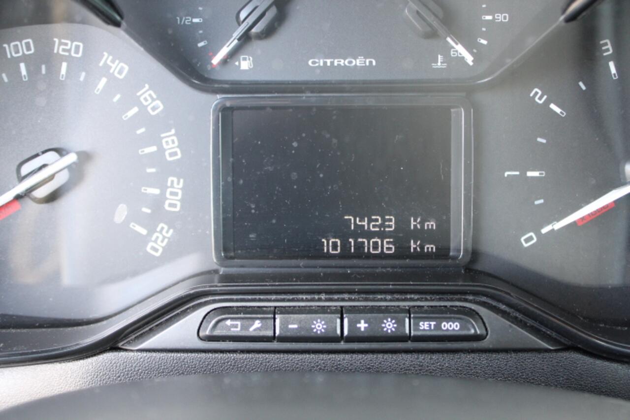 Citroen C3 1.2 PureTech Feel Nieuwe Distributie! BJ 31-12-20! Climatecontrol, Navi, DAB, Carplay, Lichtsensor,Regensensor