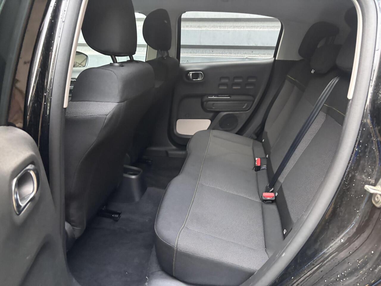 Citroen C3 Max 1.2 Turbo 110pk | CAMERA | NAVI | KEYLESS ENTRY | LM-VELGEN | ALL-SEASONBANDEN | CLIMA | APPLE CARPLAY / ANDROID AUTO