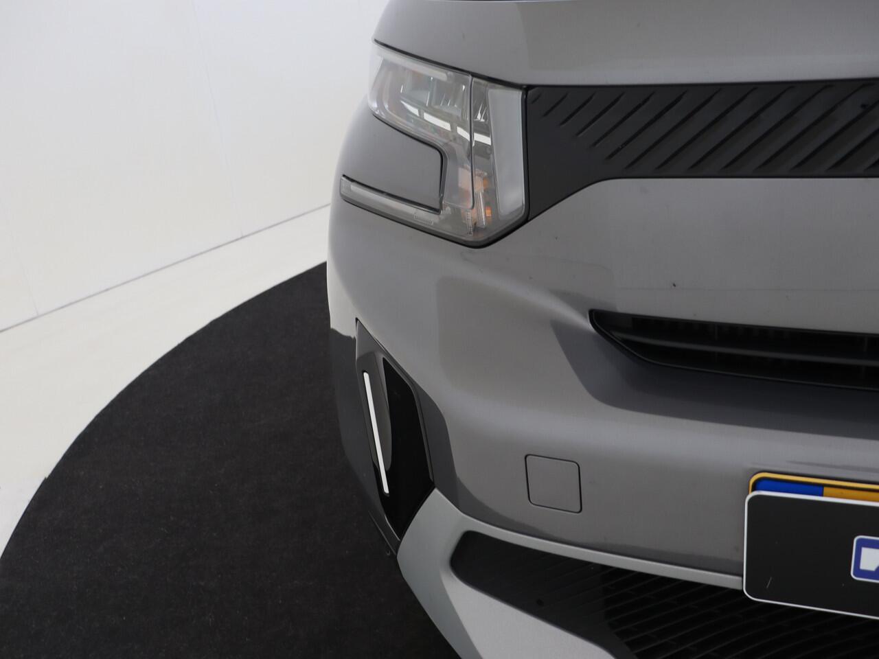 Citroen C3 Aircross 1.2 Hybrid 136 Max | Comfortstoelen | 17 inch lichtmetalen velgen | Achteruitrijcamera | DEMO