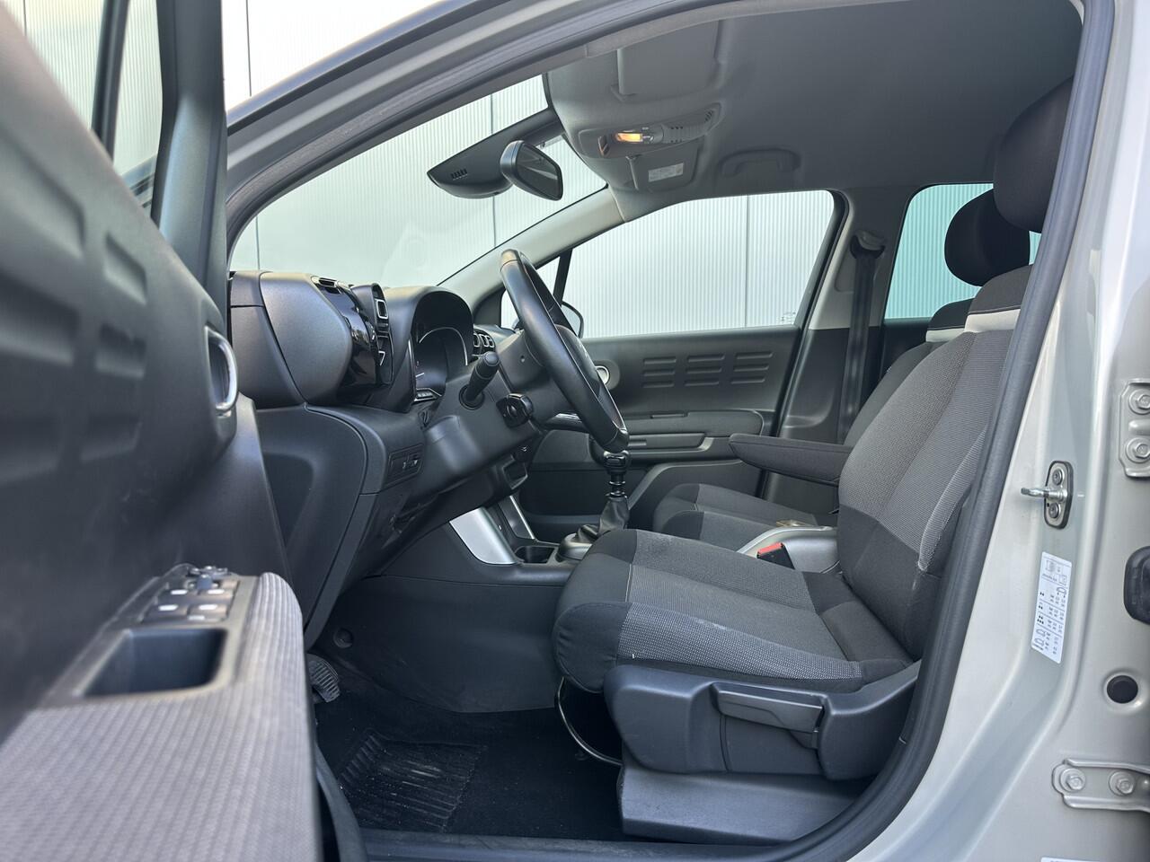 Citroen C3 Aircross 1.2 PureTech S&S Shine | Carplay | PDC | Interesse, Proefrit? Bel of app met: 06-24 28 28 42