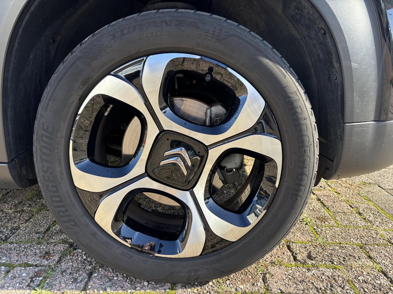 Citroen C3 Aircross 1.2 PureTech Shine / ALL-IN RIJKLAARPRIJS /Navi/Camera/Apple Car Play/Trekhaak/17"Velgen