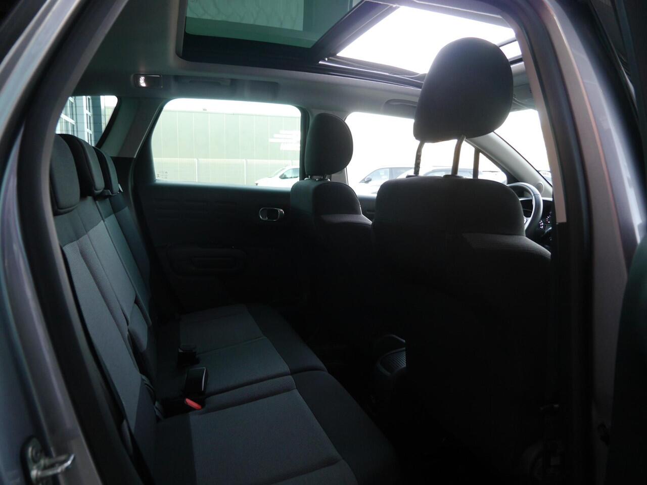 Citroen C3 Aircross 1.2 PureTech Shine Pack | Panoramadak | | Camera | Climate control | Navigatie | 17 inch lichtmetalen velgen | Keyless entry en start