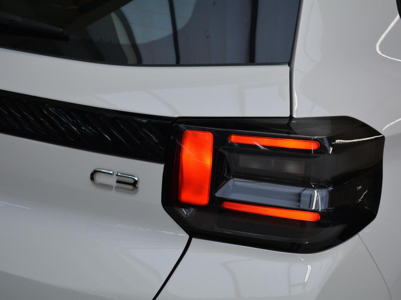 Citroen C3 1.2 Hybrid 110pk Plus .