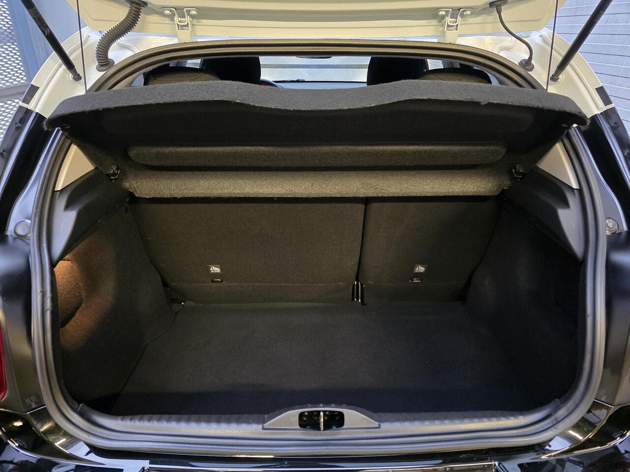 Citroen C3 Feel Edition 1.2 82pk | TWO-TONE! | APPLE CARPLAY / ANDROID AUTO | PARKEERSENSOREN | ISOFIX | EXTRA GETINTE RAMEN |